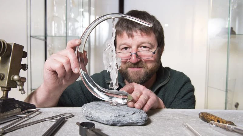 VS_christophe-huguenin-souffleur-de-verre-portrait.jpg