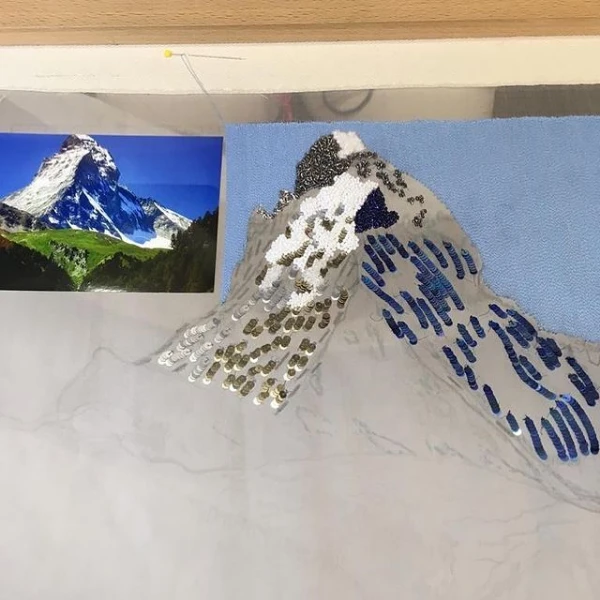 GE-catherine-nayener-brodeuse-atelier.png