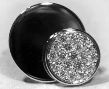 GE_Hiltpold-Ramu Aline_Atelier Orange_Bijoutiere_Metiers-d-art_ASMA_Argent-diamand.png