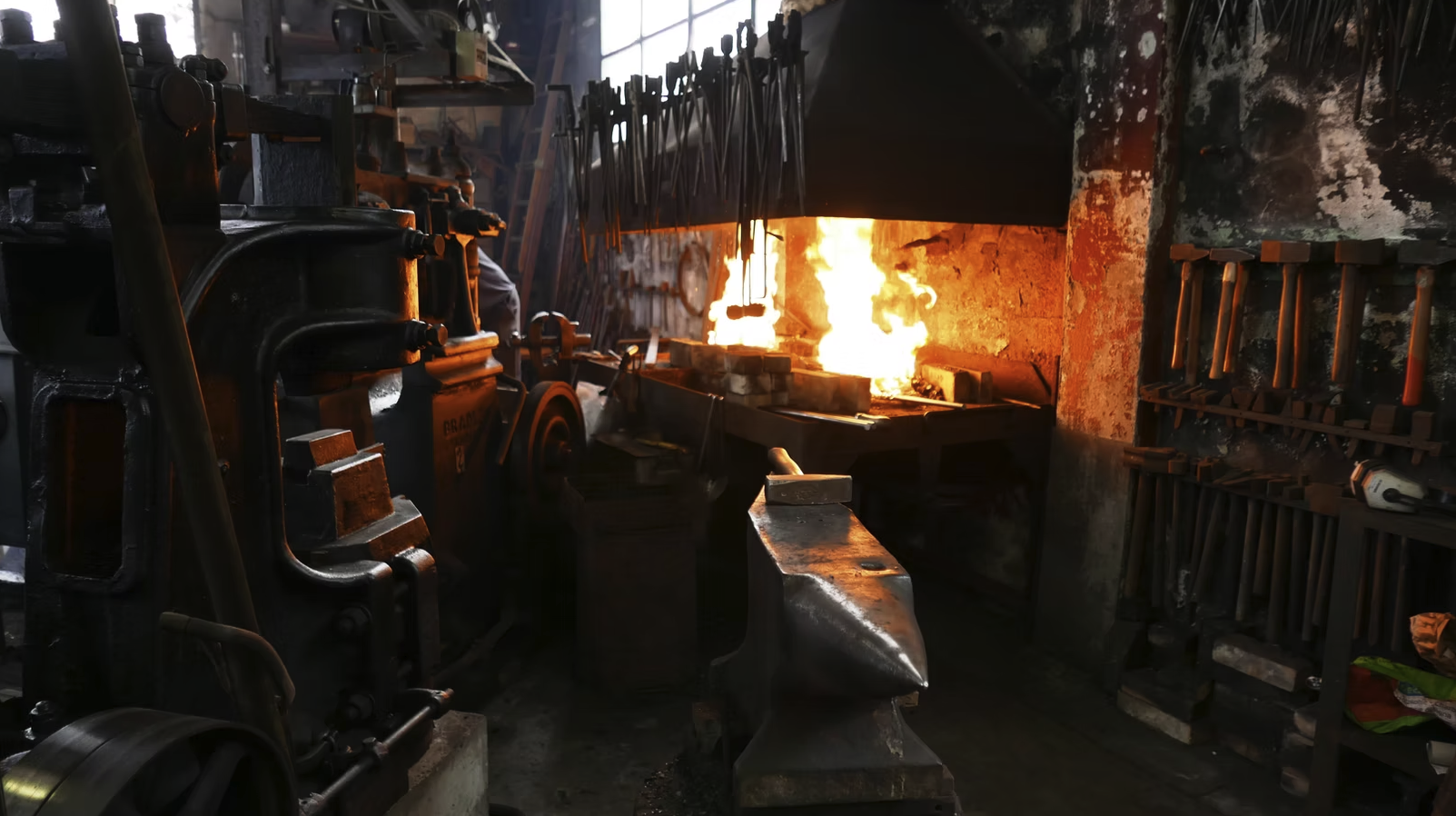 VD_Groupe d’artisans du metal_Fonderie_Ferronnerie_ASMA_Photo Albert Garnier_Atelier.png