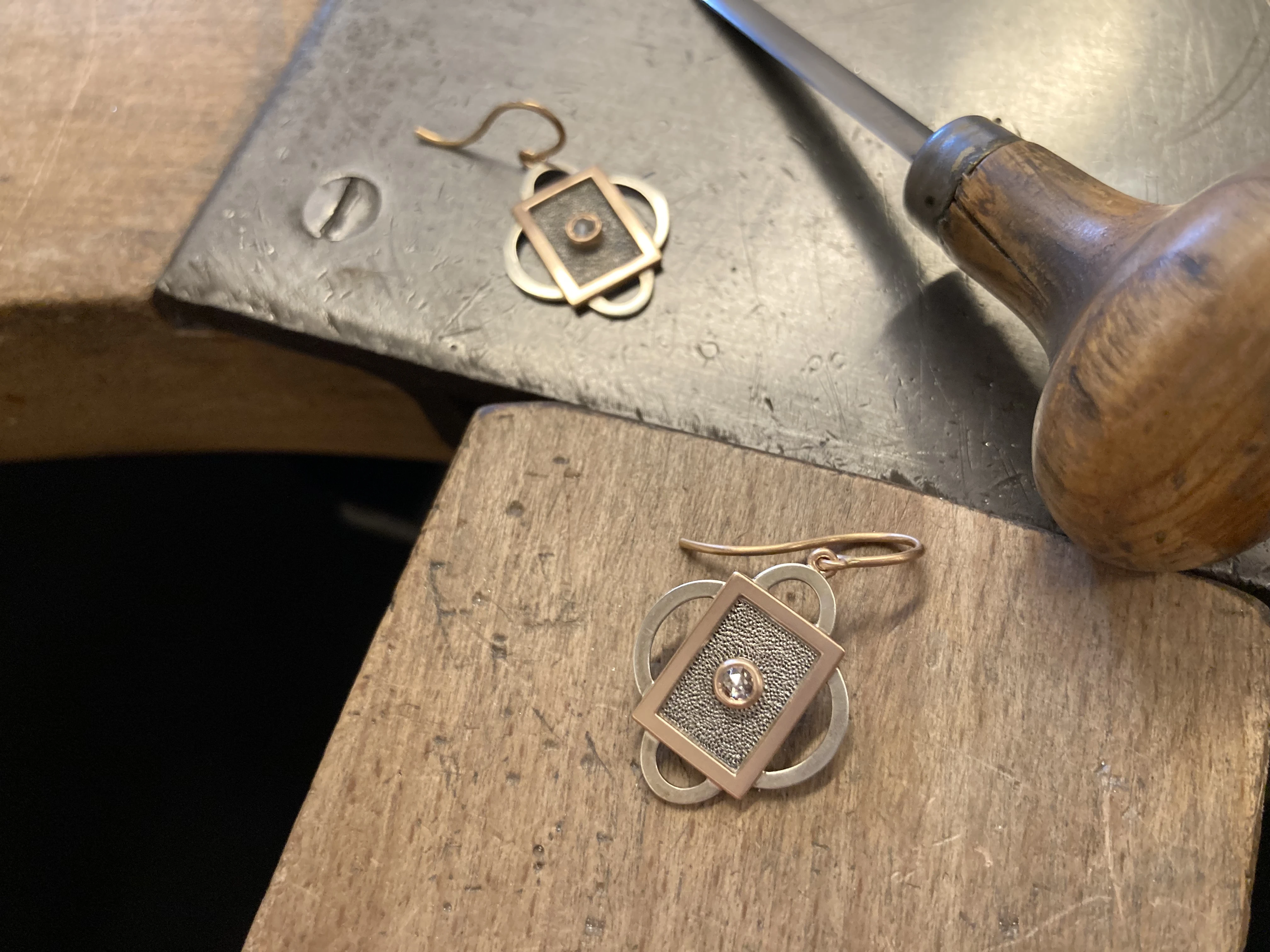 GE_Dupont Karine_Bijoutiere-Joailliere_Metiers-dart_ASMA_Boucle-d-oreille.jpeg