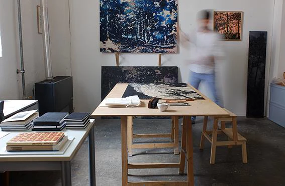 VD_simon-kroug-graveur-atelier.jpg