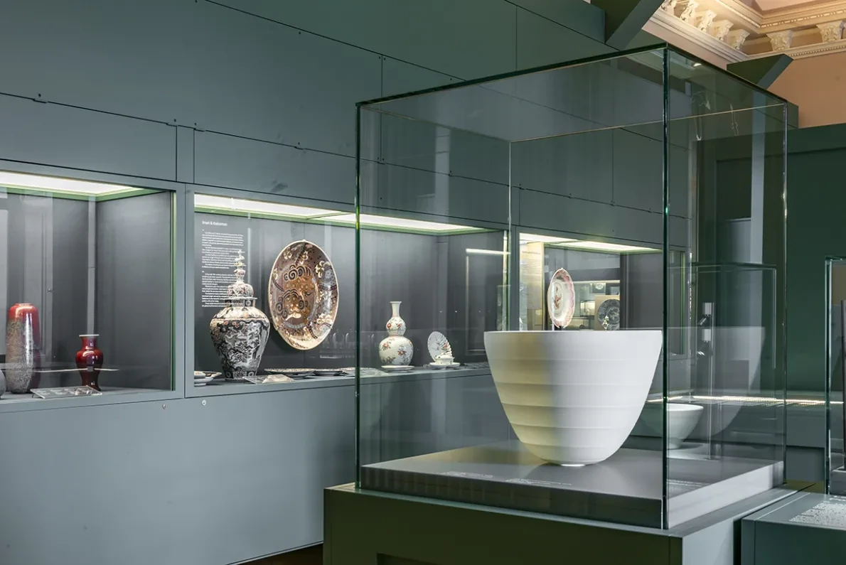 GE_Musee-Ariana_Ceramique_Verre_voyage_Credit photo©Luca Fascini_Metiers-d-art_ASMA_Salle voyages.jpg