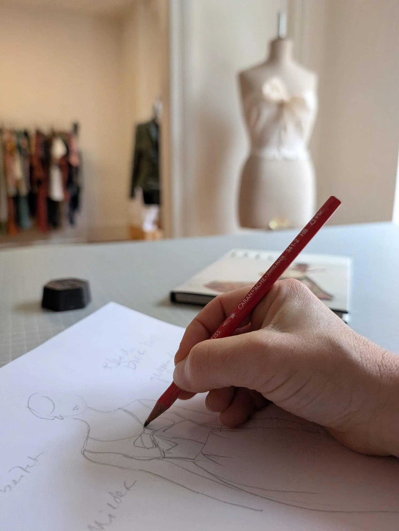 BE_Trub Nuria_Schneiderin_Kostumbildnerin_Kunsthandwerk_Arbeit2.jpg