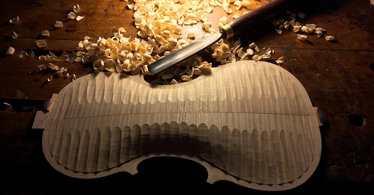 GE_maitre-luthier-francois-lebeau-lebeau-work.png