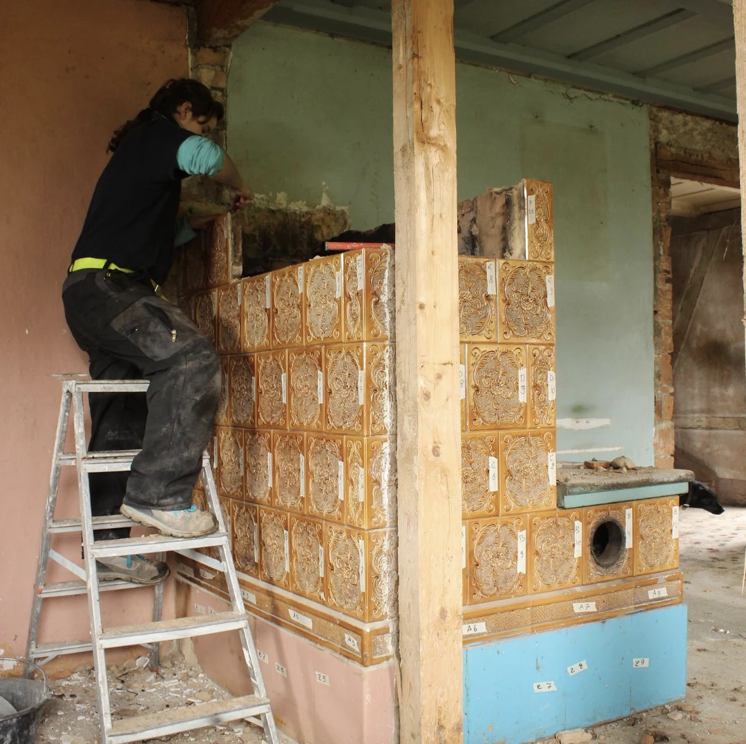 JU-ASMA_Saussure Irène_Ceramiste_poele-faience.png