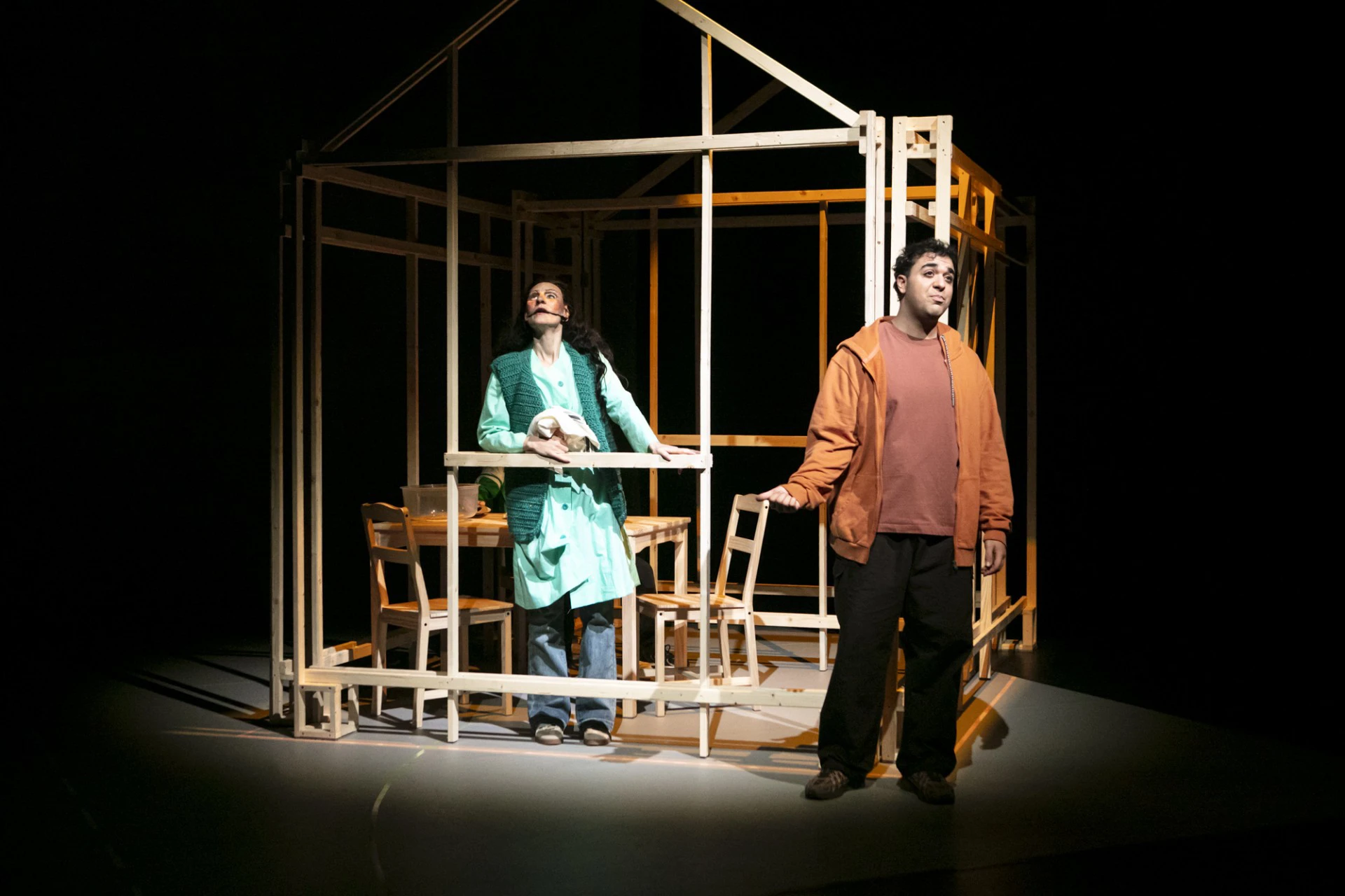 GE_Theatre-Grutli_Eugenia-Poblete_Creation-masques_Metiers-dart_ASMA_Credit photo©Nicola Brodard_Scene.jpg