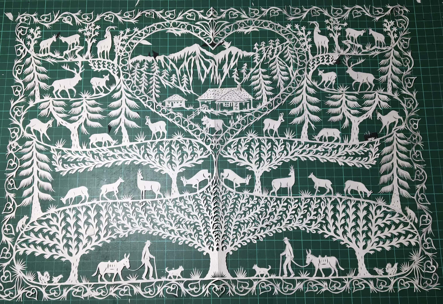 Samedi chez vous – Pierre Mottier, spécialiste du papier découpé