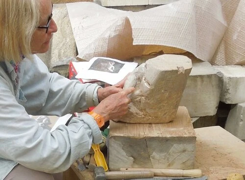 GE_Beatrice Archinard_Sculpteur_pierre_Metiers_d-Art_Mains_Vignette.jpeg