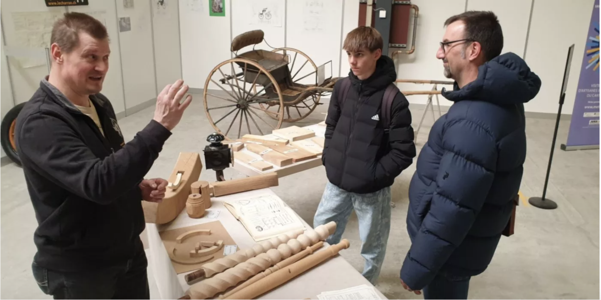 Au Salon de la formation, un métier du passé rivalise avec les professions les plus modernes