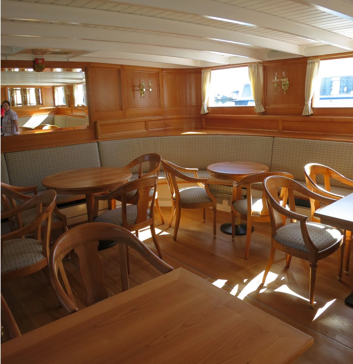 VD_philippe-emery-ebeniste-mobilier-neuchatel.jpg