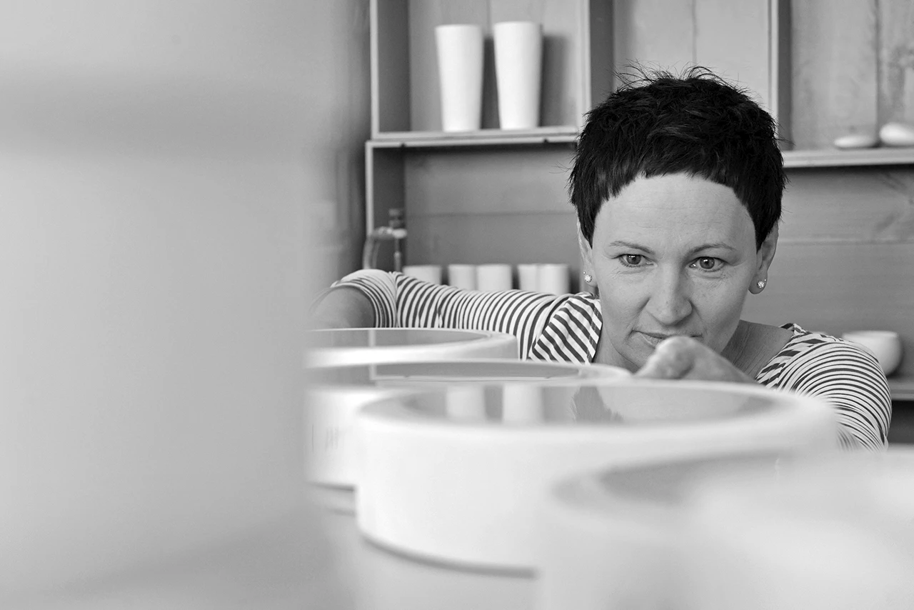 BE_Irene Bernegger_Keramik_Kunsthandwerk_Fotographie Franz Schwendimann_Arbeit2.jpg