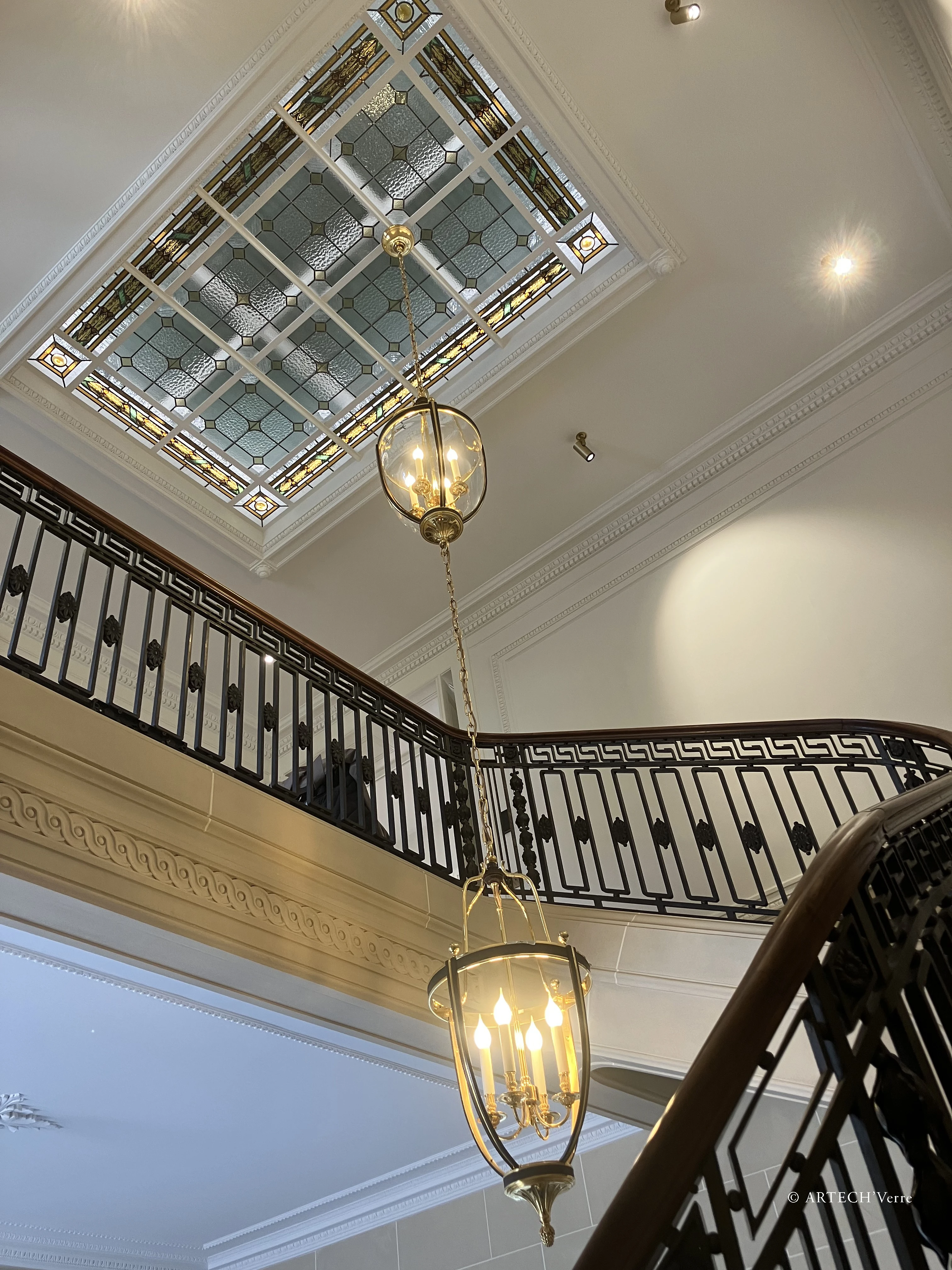 GE_Frederic-Taddeii_Verrier_Metiers-d-art_ASMA_Credit photo©ARTECH'Verre_Creation_Plafond.jpeg