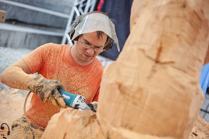 VS-Jeremy-Corthay-sculpture-bois-geste.jpg