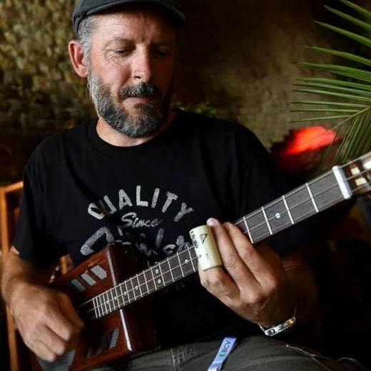 VD_daniel-borel-luthier-portrait.jpg