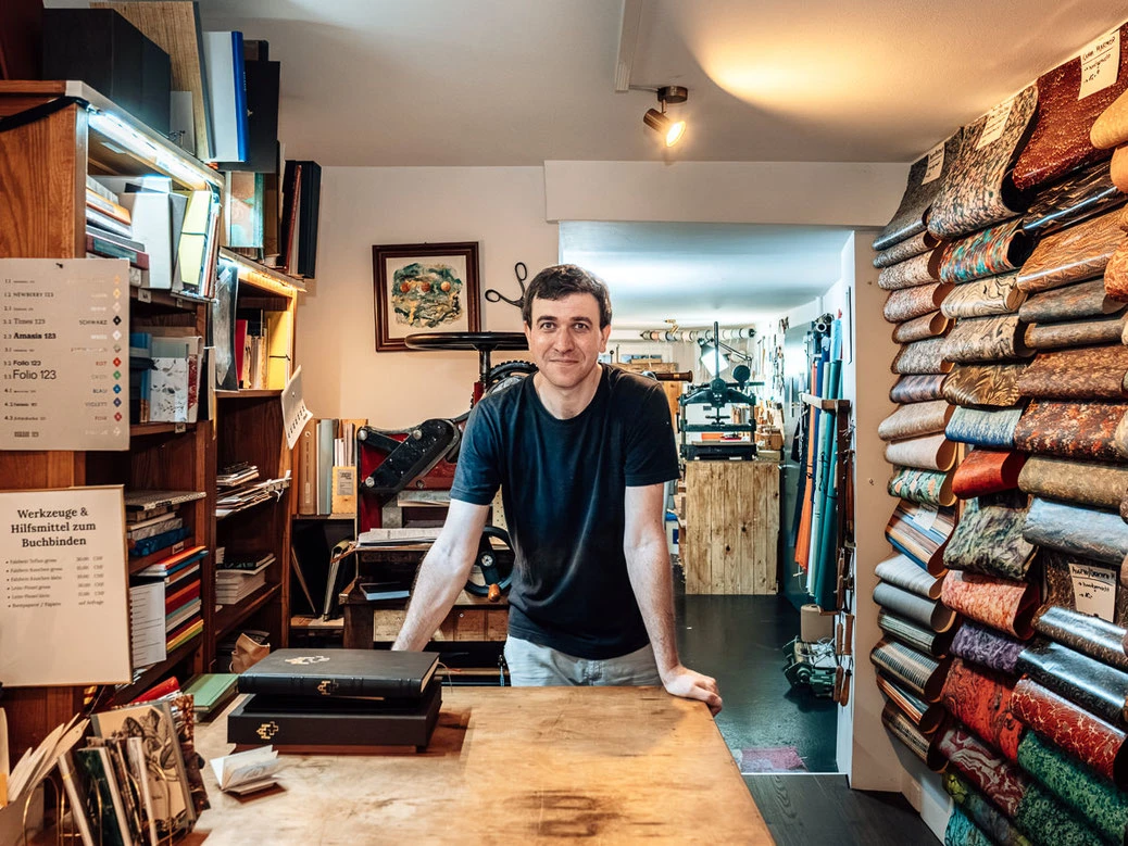 BE_Samuel-Tscherrig_Buchbinder_Kunsthandwerk_Foto.jpg