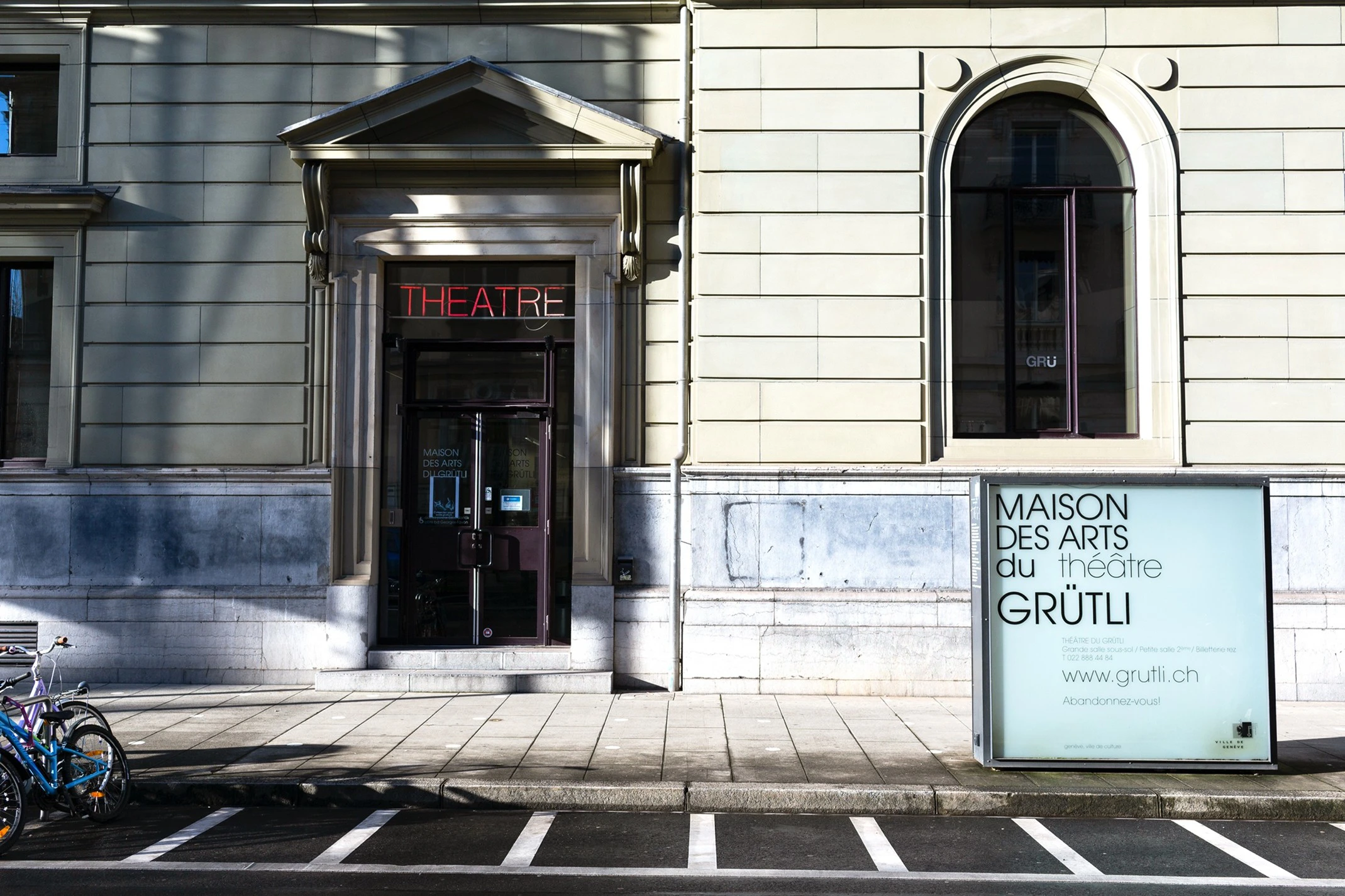 GE_Scenes-du-Grutli_Theatre_Scenographie_Costumier_Technisceniste_Metiers-dart_ASMA_Credit photo©MAGALI_DOUGADOS.jpg