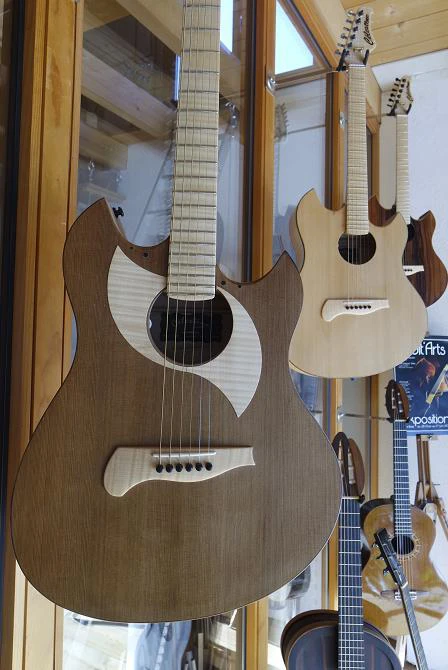 JU_claude-bourquard-luthier-guitares.jpg
