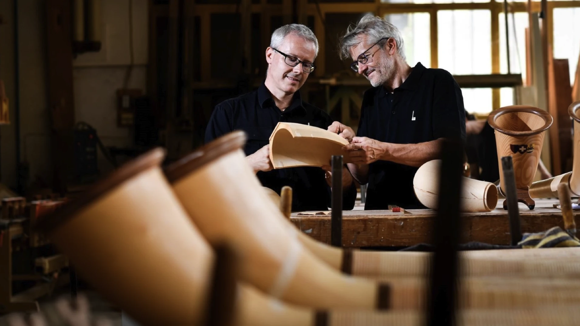 TI_Bugada Aldo_Carpentiere_Produttore di corni delle Alpi_Mestieri-d-arte_ASMA_Falegnameria fratelli_Lavoro.png