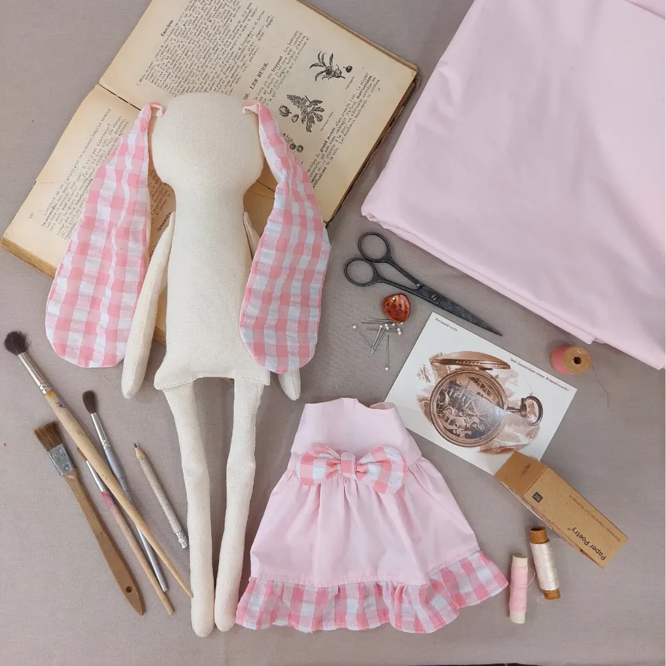 Ge-maia-kvasnikova-fabricante-objets-textile-en-cours.png