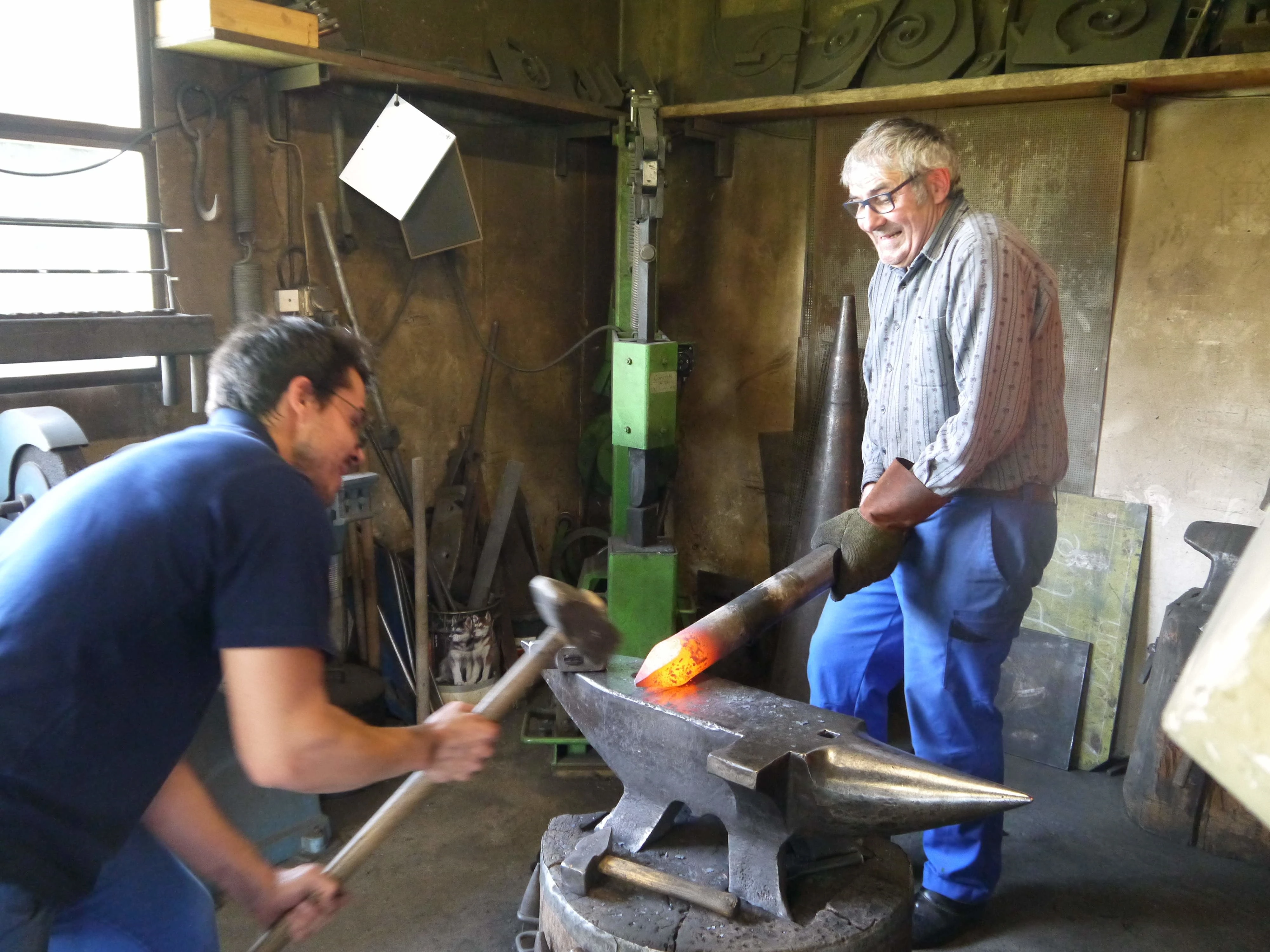 VD-Pierre-Andra-Tschantz-toupins-geste