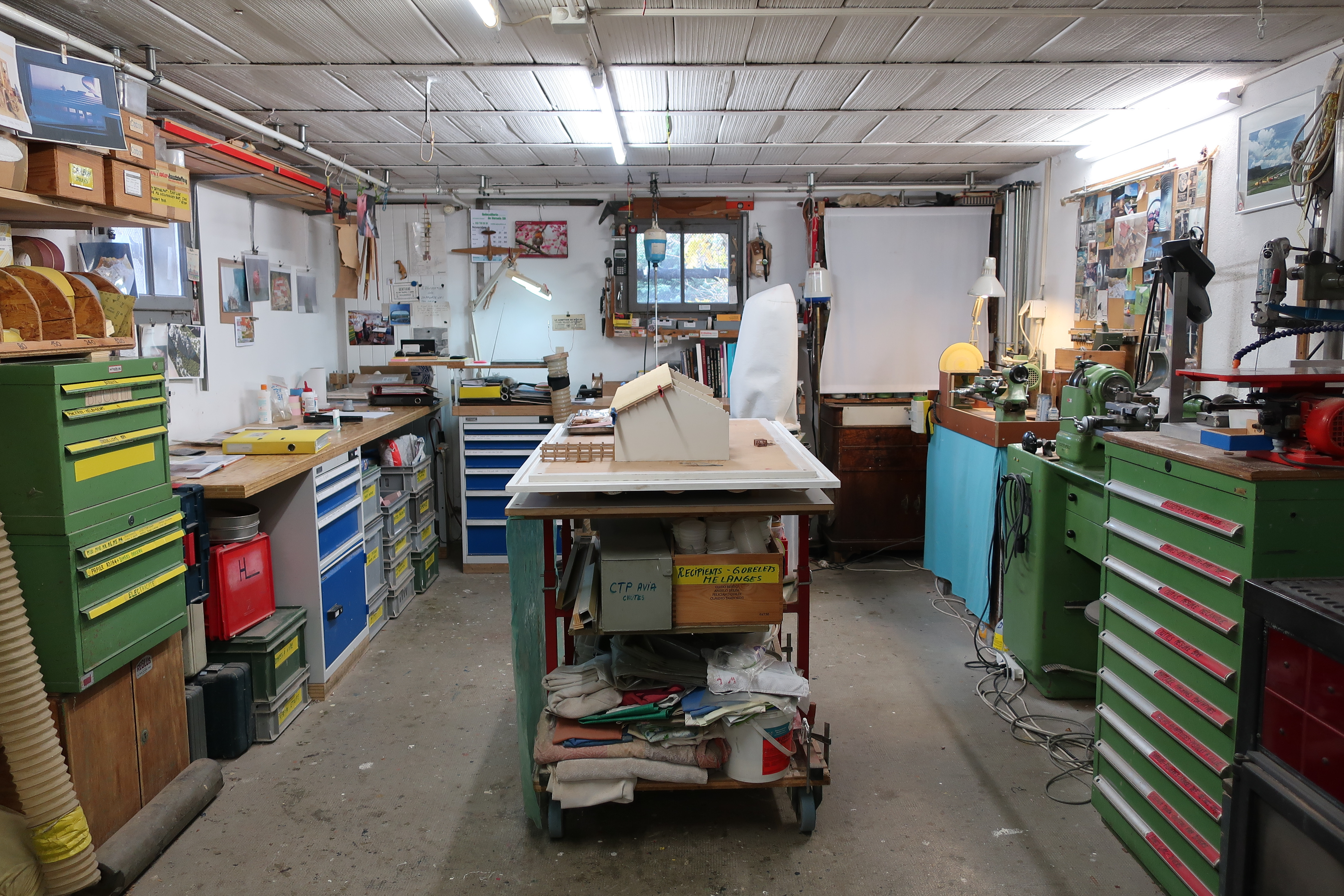 VD-hugo-lienhard-maquettiste-atelier.jpg