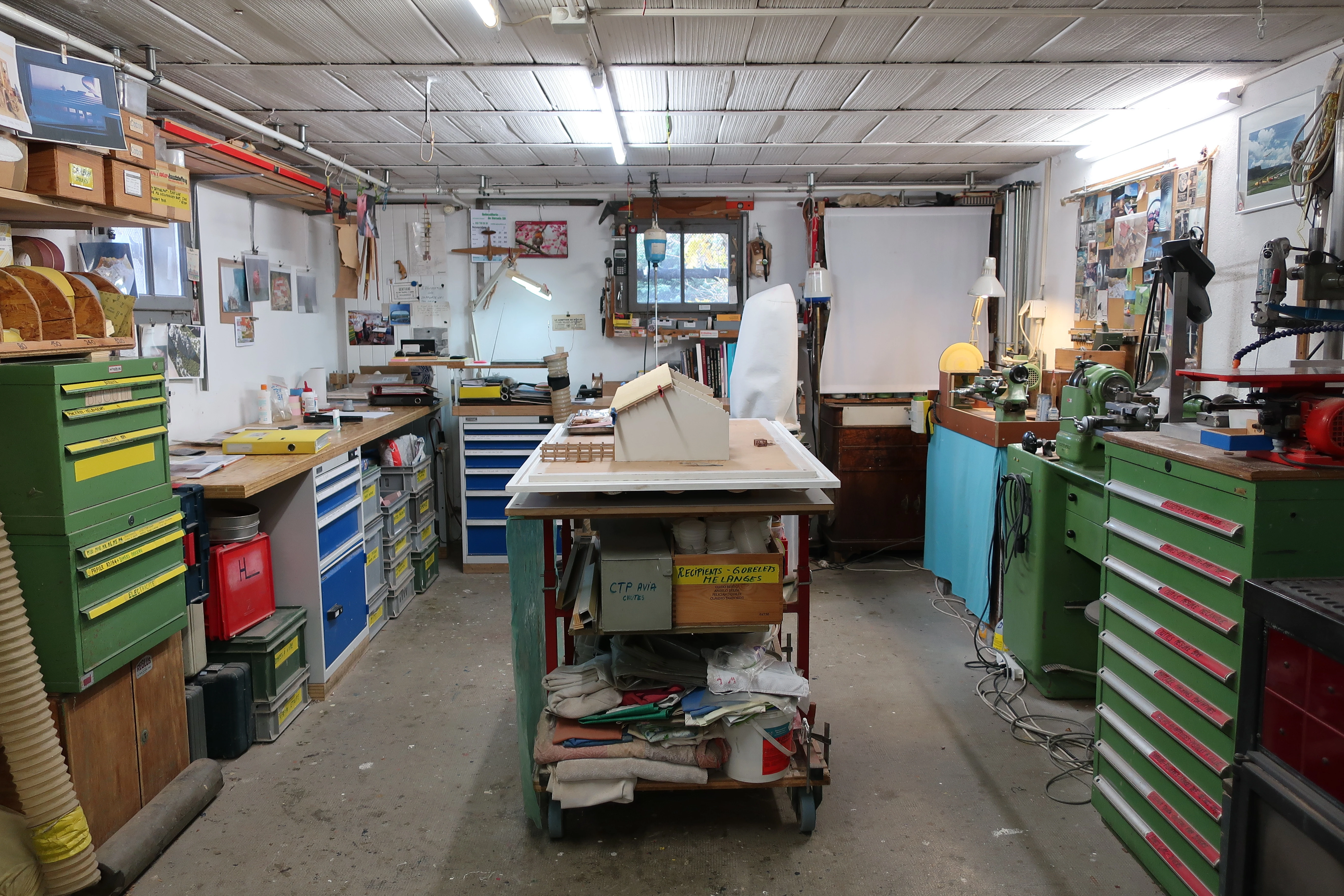 VD-hugo-lienhard-maquettiste-atelier.jpg