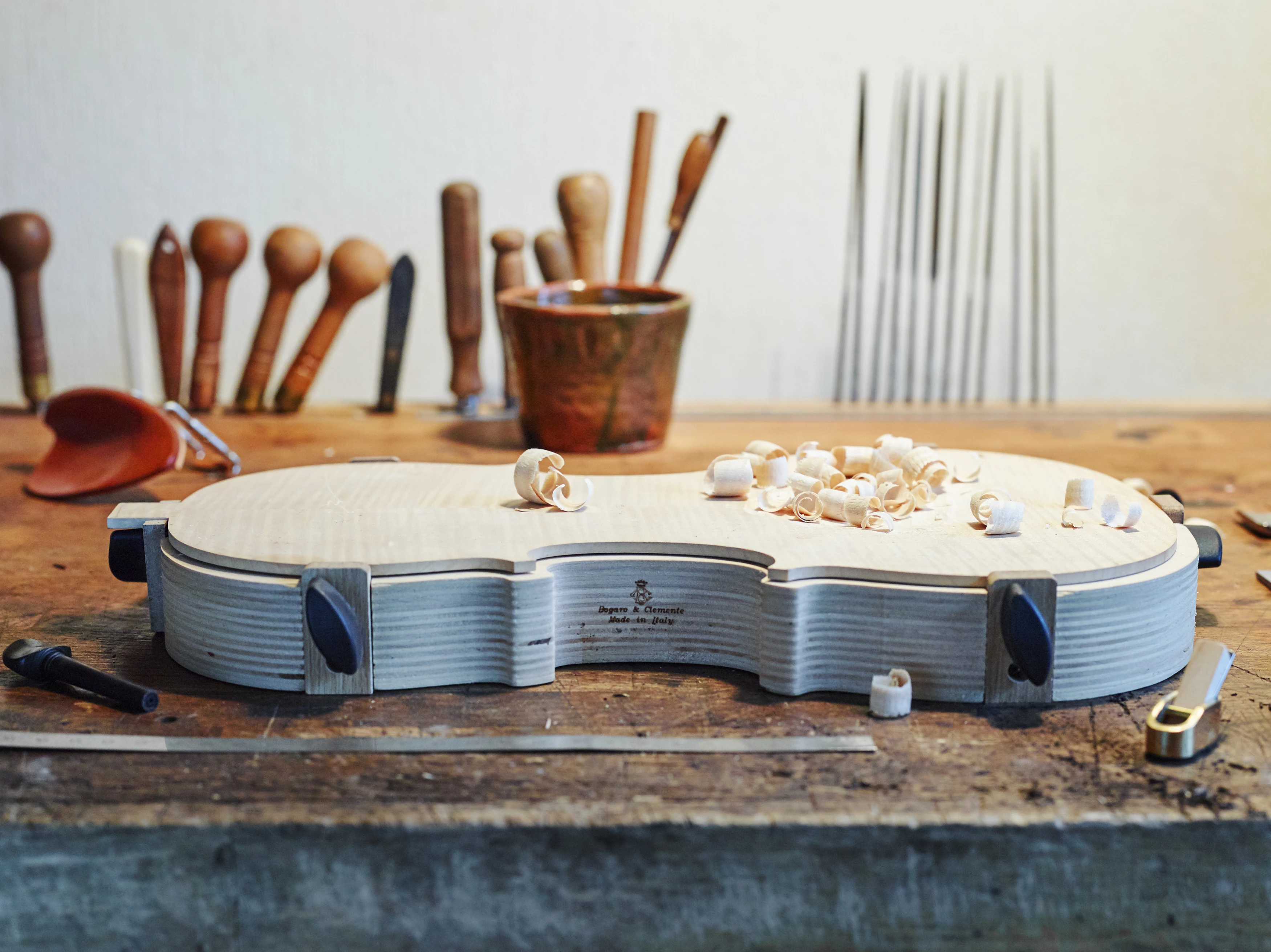 VD_esther-bornand-luthiere-work-©davidgagnebindebons.jpg