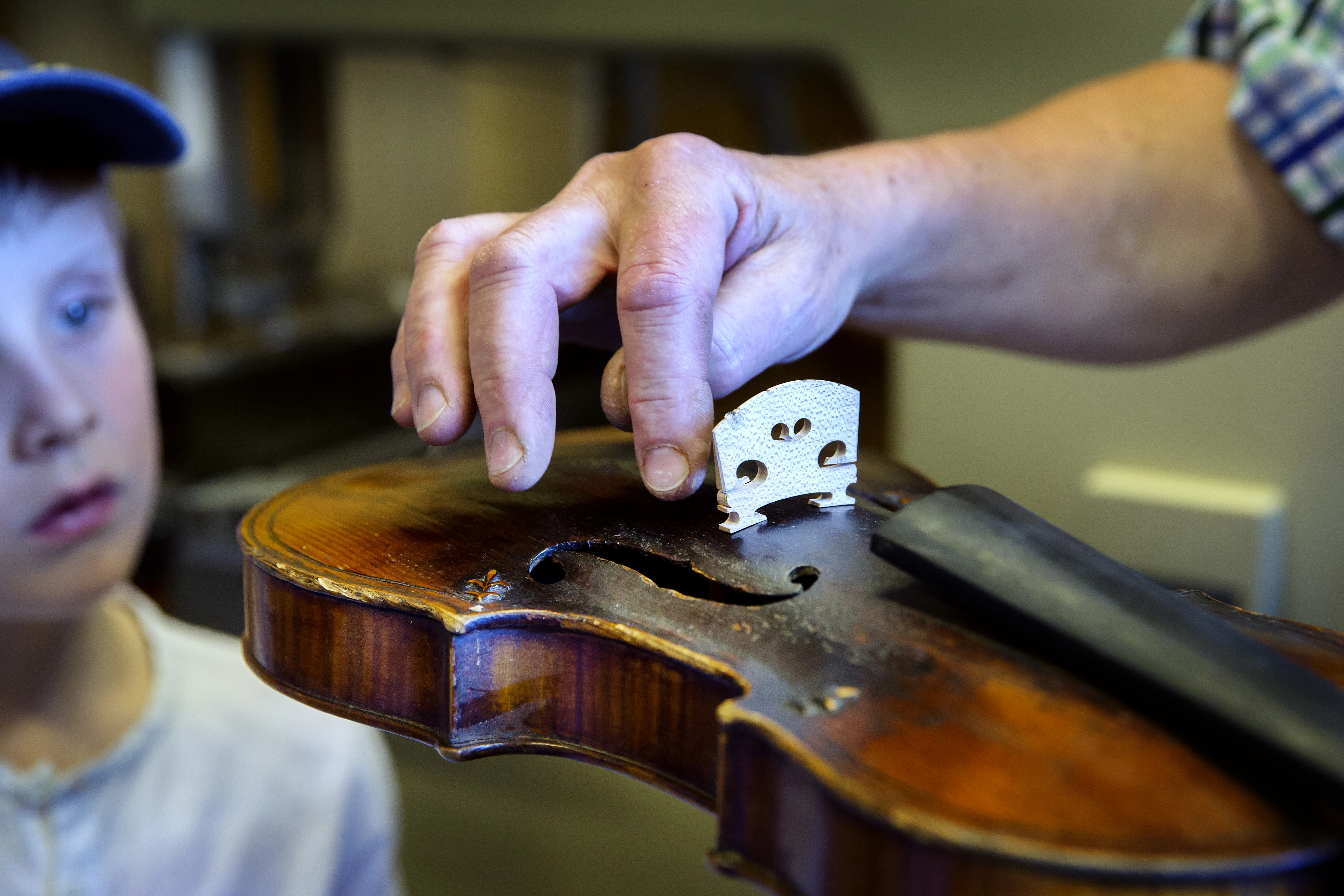 GE_kaspar-maurer-luthier-geste-©magali-girardin.jpg