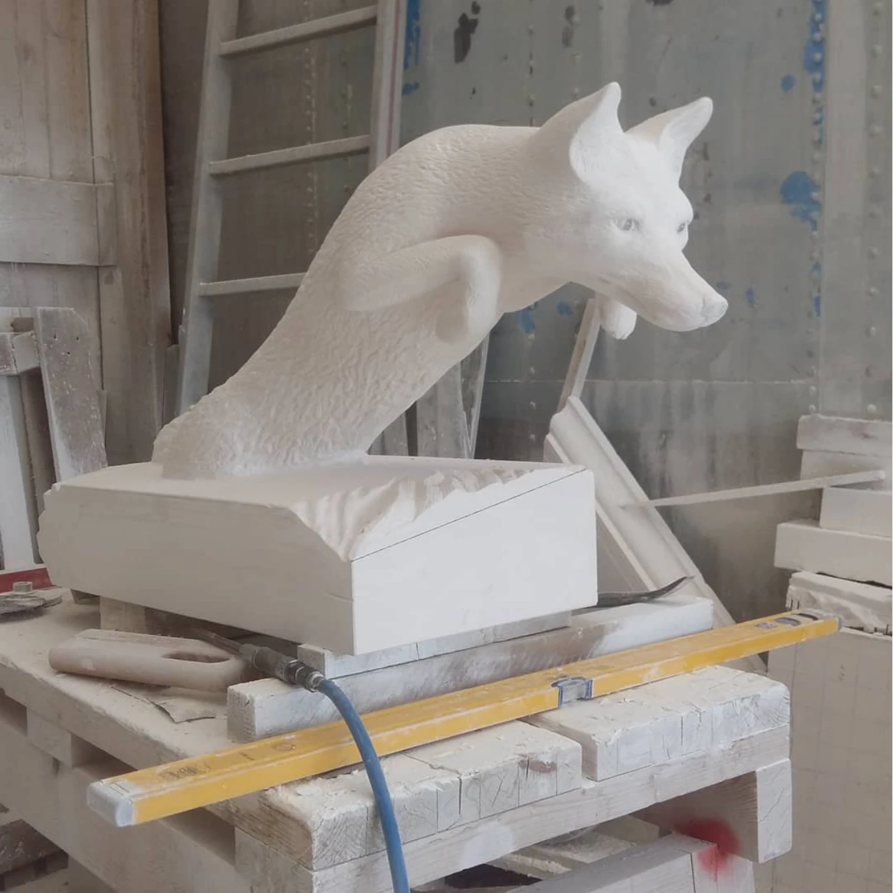 GE-julien-joselon-sculpteur-pierre-renard-en-cours.png