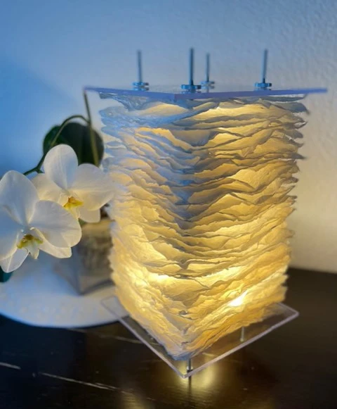 VD_ginette-magnenat-creatrice-objet-papier-lampe.jpg