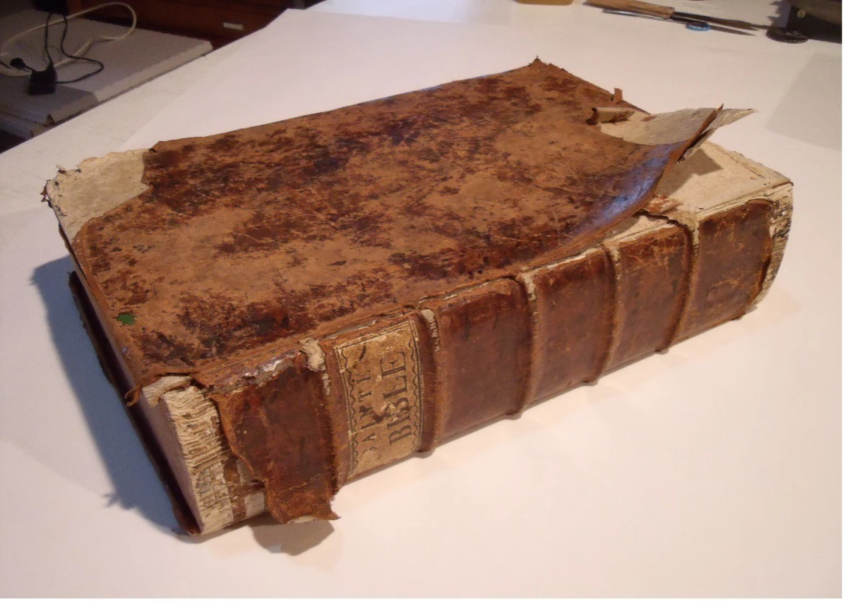 VD_Anne Cavallini_Relieuse_JEMA_ASMA_Metiers_d_Art_Produit2.jpg