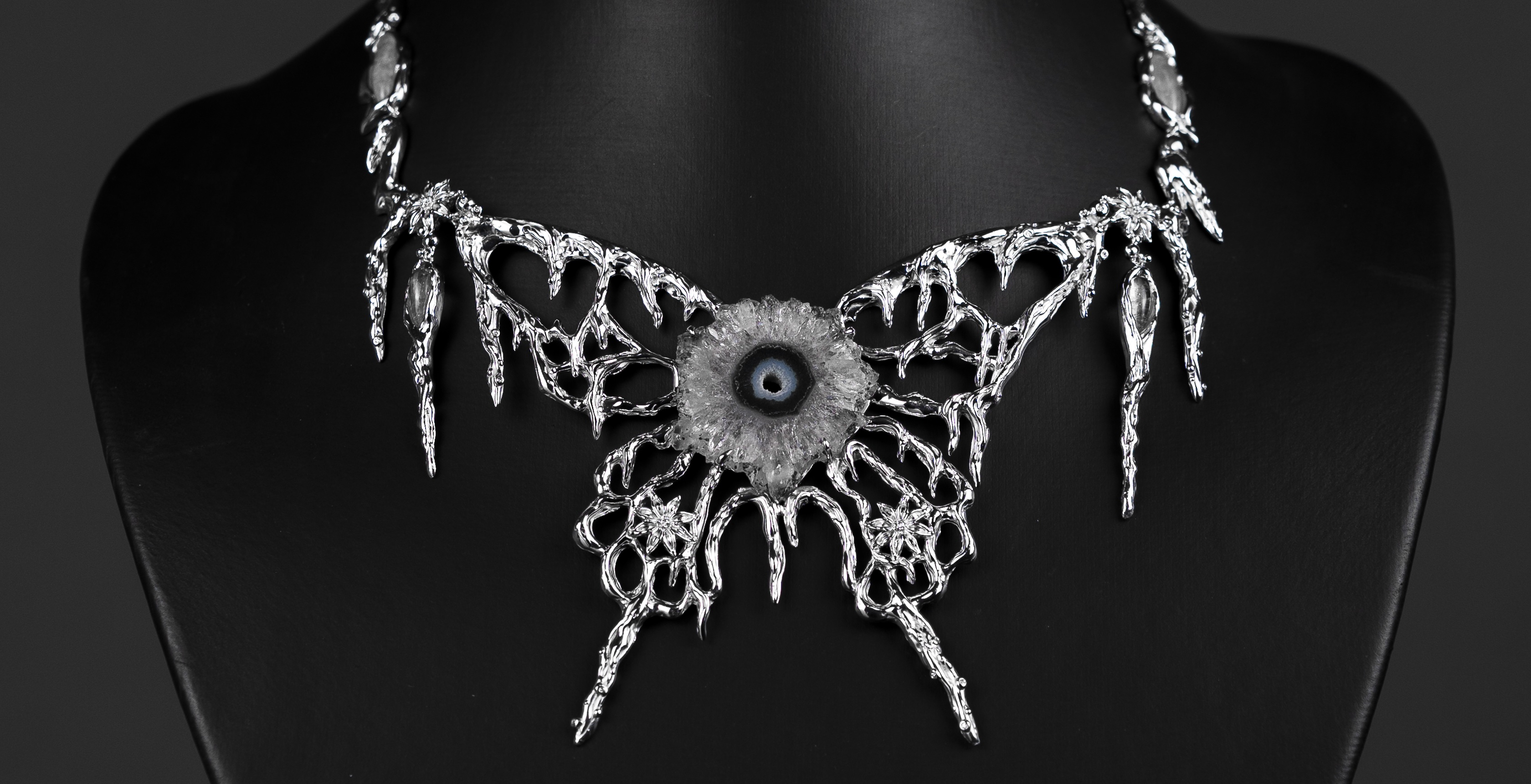 GE-Sandy-Rey-bijoutiere-collier-papillon-vignette-3.jpg