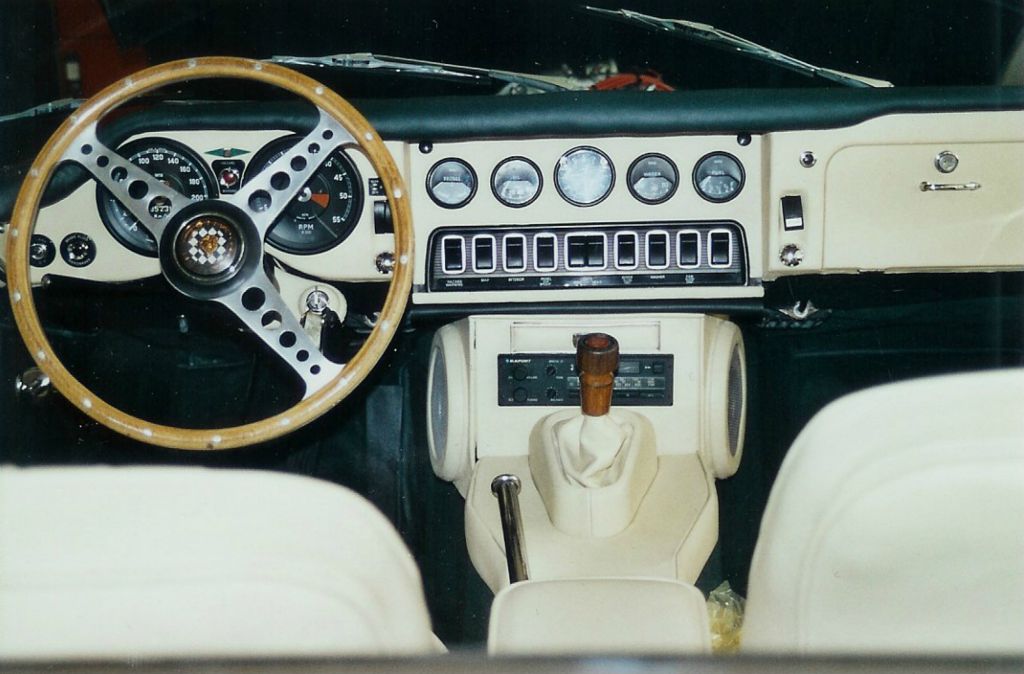 JU-ASMA-Anne-Fresard-garnisseuse-Metiers-d-art_interieur-auto_Jaguar.jpg