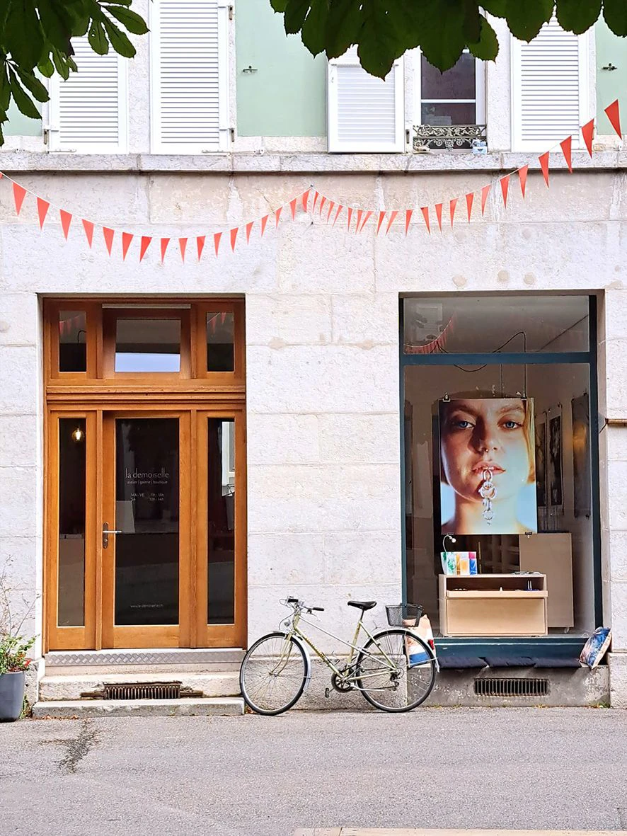 NE-La-demoiselle-atelier-vitrine.jpg