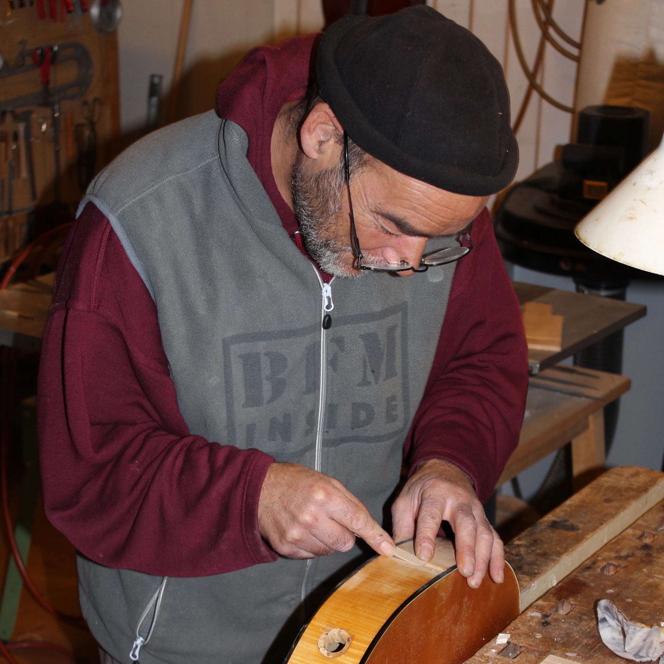 JU_claude-bourquard-luthier-geste.jpg