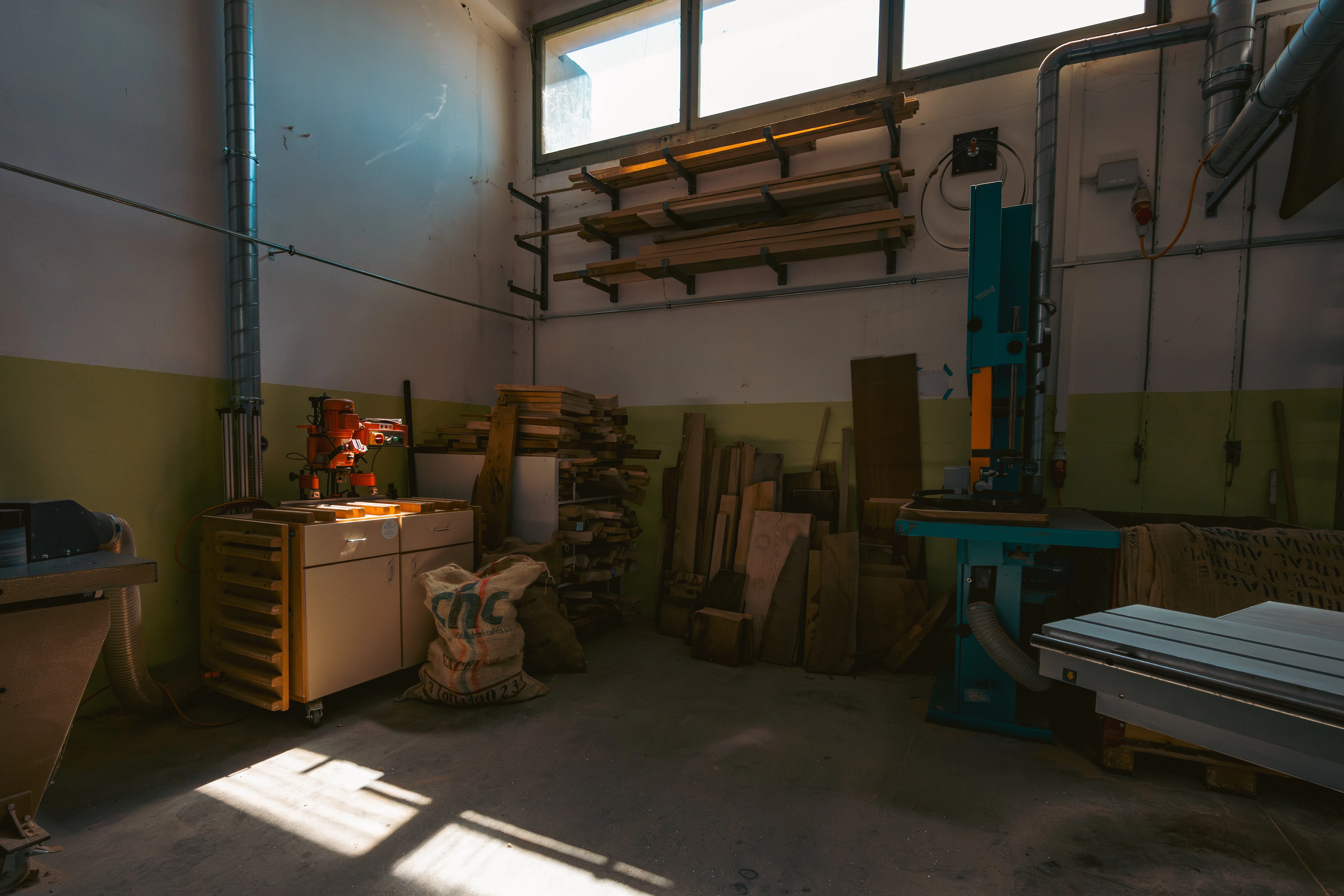 NE-Romain-Luppi-ebeniste-atelier-©-Lionel Nemeth.jpg