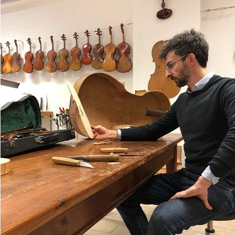VD_rodolfo-gambino-luthier-portrait.jpg