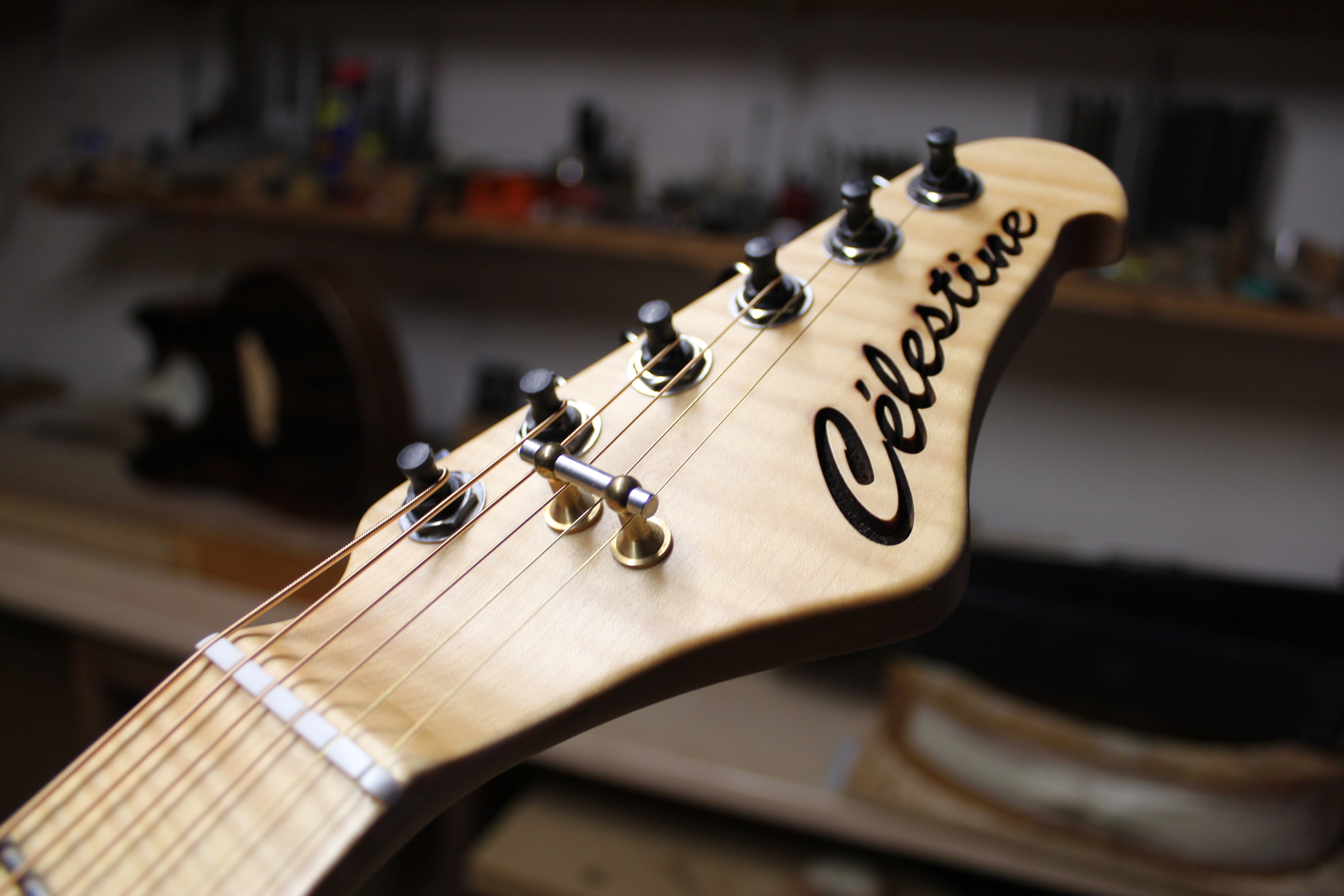 JU_claude-bourquard-luthier-manche-guitare.jpg
