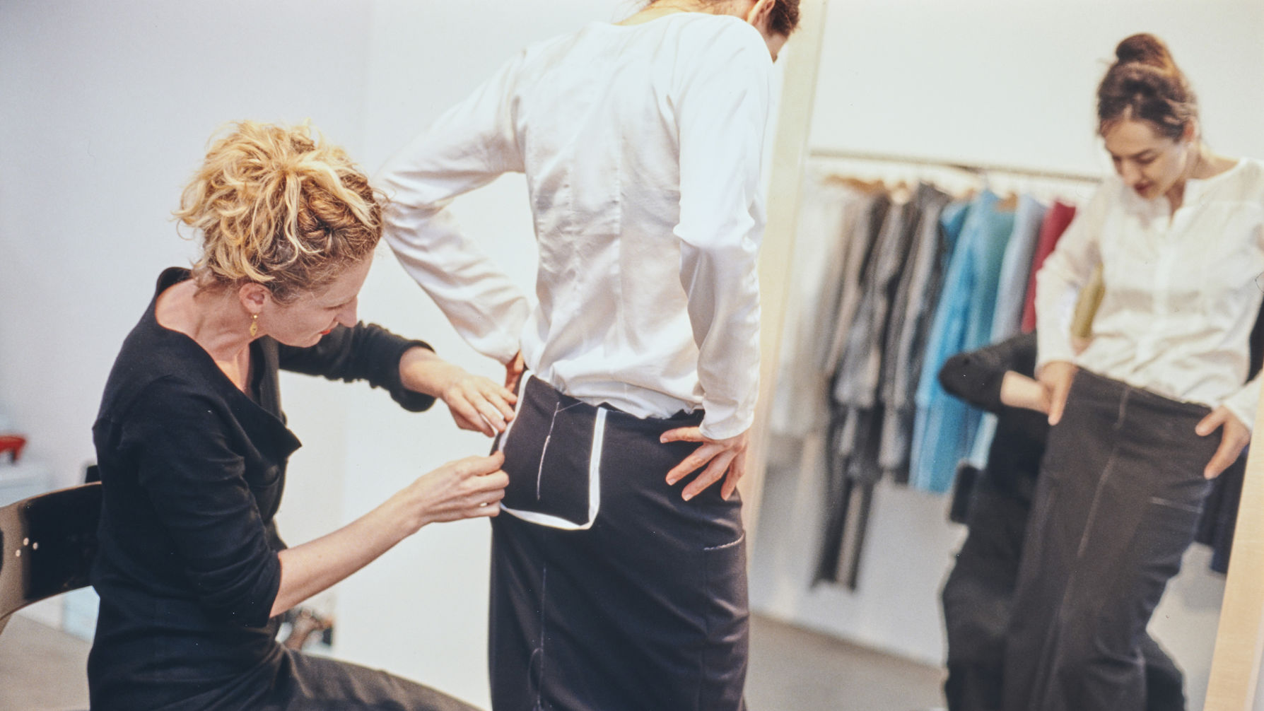 BE_Anja Boije_Andrea Hostettler_Viento_Kunsthandwerk_Arbeitende Hand.jpg