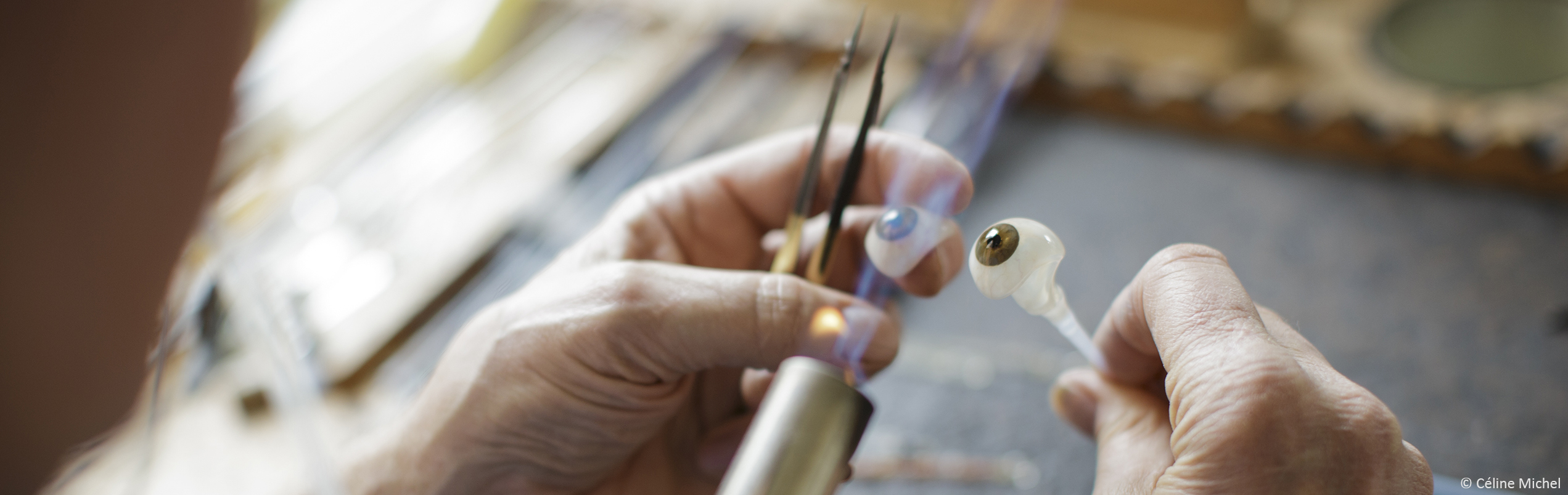 GE-ASMA-Marina-Buckel-oculariste-mains©celinemichel.jpg