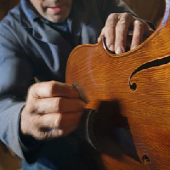 VD_Hans Martin Bader_Luthier_ASMA_Photo Patrick Dutoit_Geste.jpg