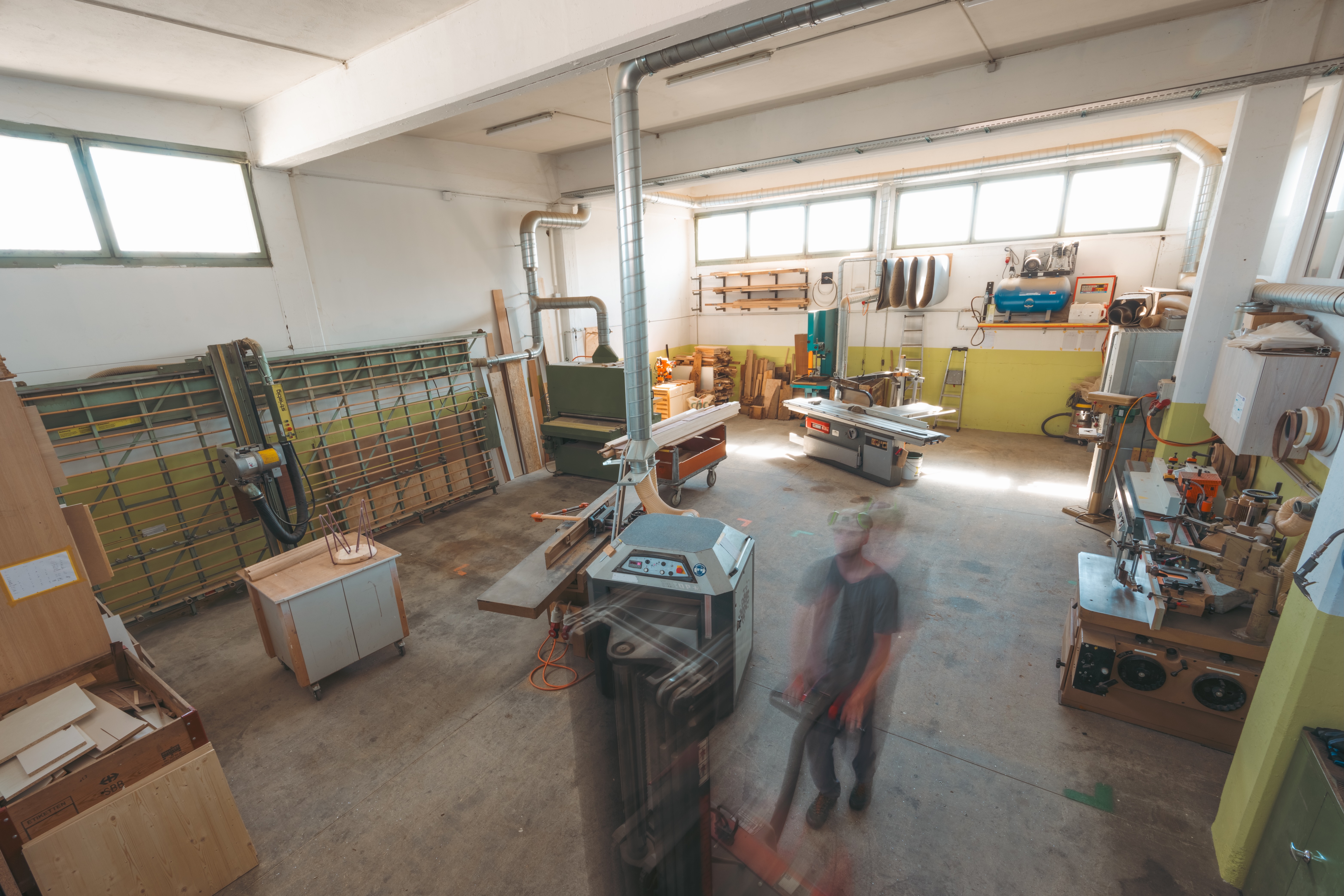 NE-Romain-Luppi-ebeniste-atelier-2-©Lionel Nemeth.jpg