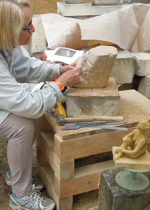 GE_Beatrice Archinard_Sculpteur_pierre_Metiers_d-Art_Main_Travail.jpeg