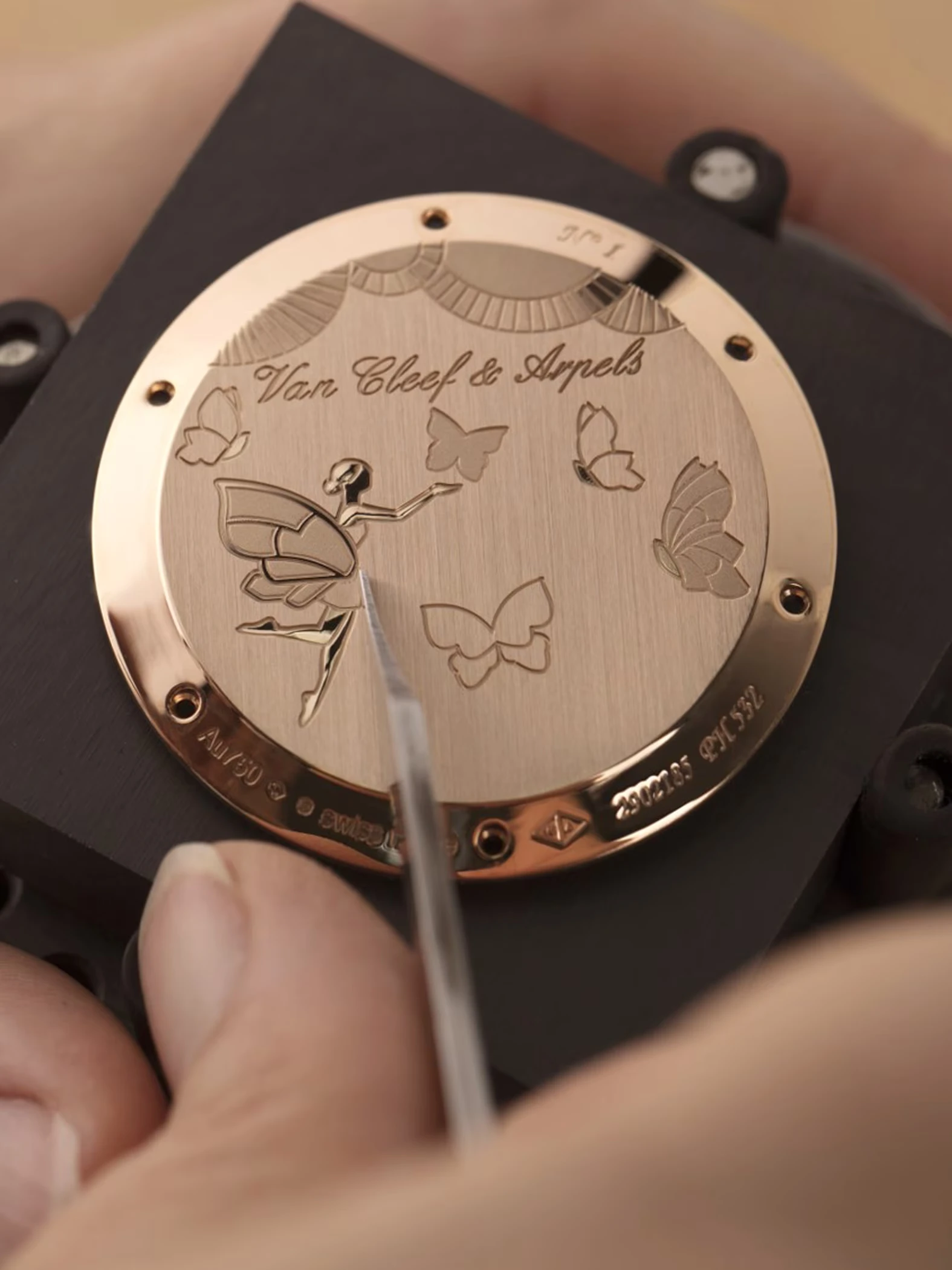 GE_Ateliers horlogers_Van Cleef & Arpels_Formation_Metiers-dart_ASMA_Cadrans.jpg