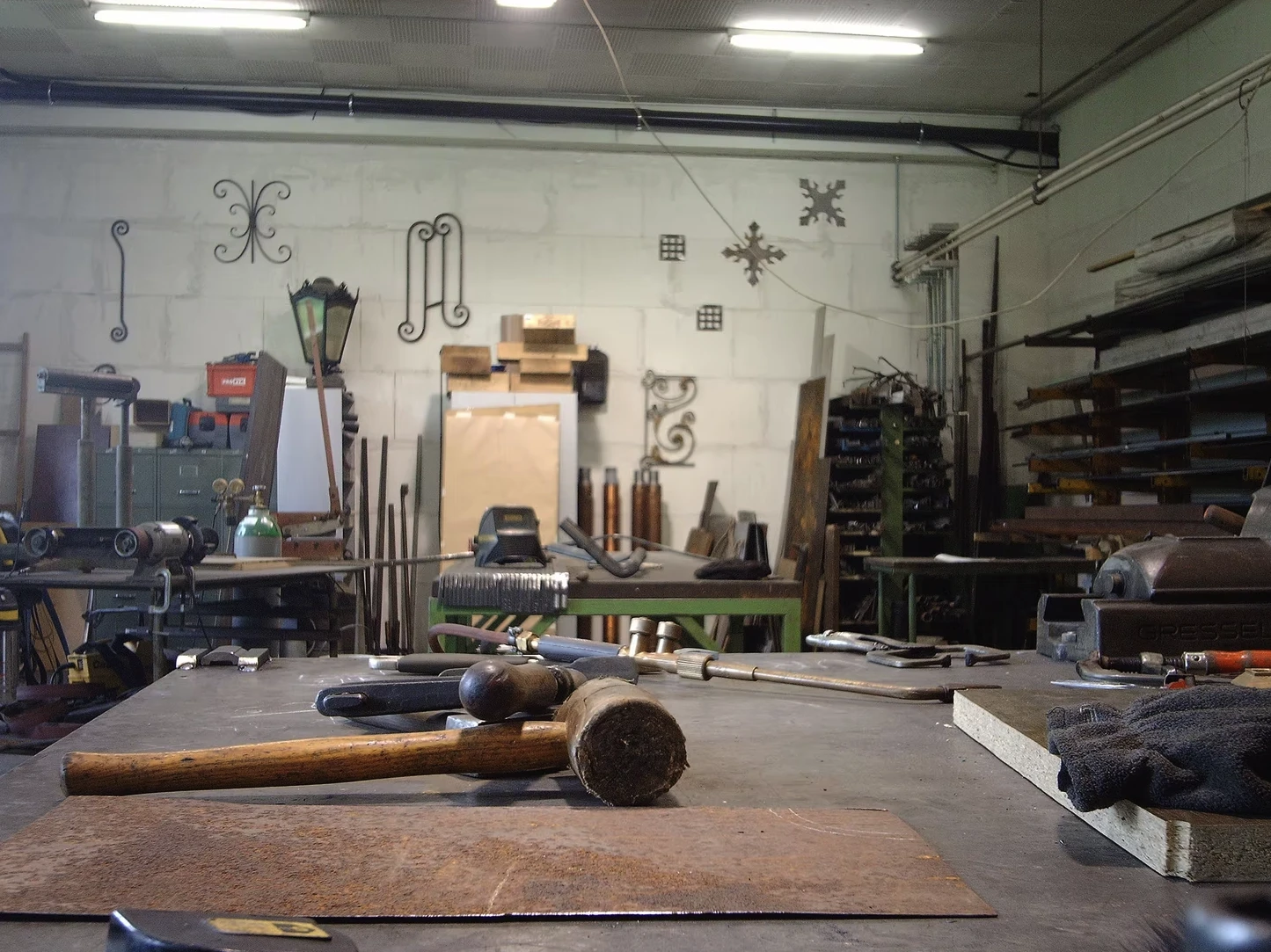 VD_Groupe d’artisans du metal_Fonderie_Ferronnerie_ASMA_Photo Elliot Coeytaux_Atelier.png