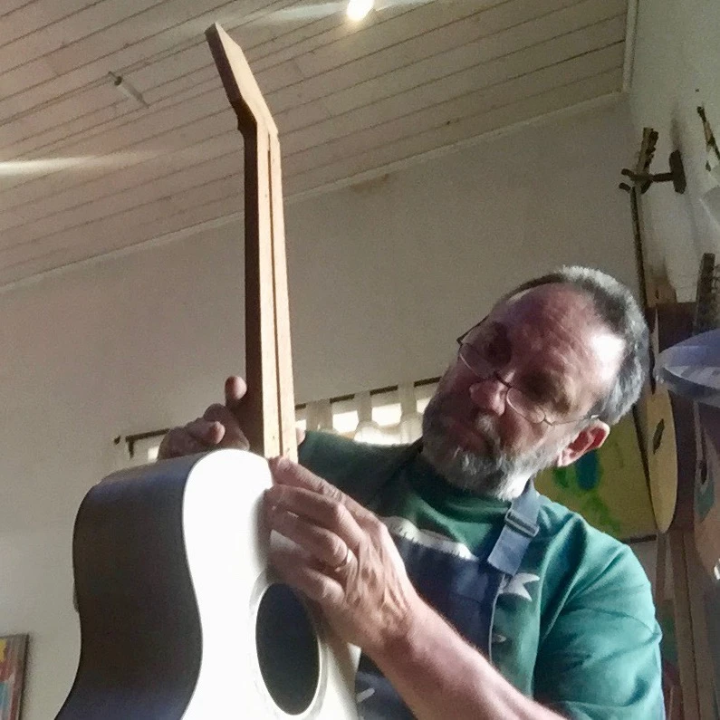TI_beniamino-gubitosa-luthier-guitare-portrait.jpg