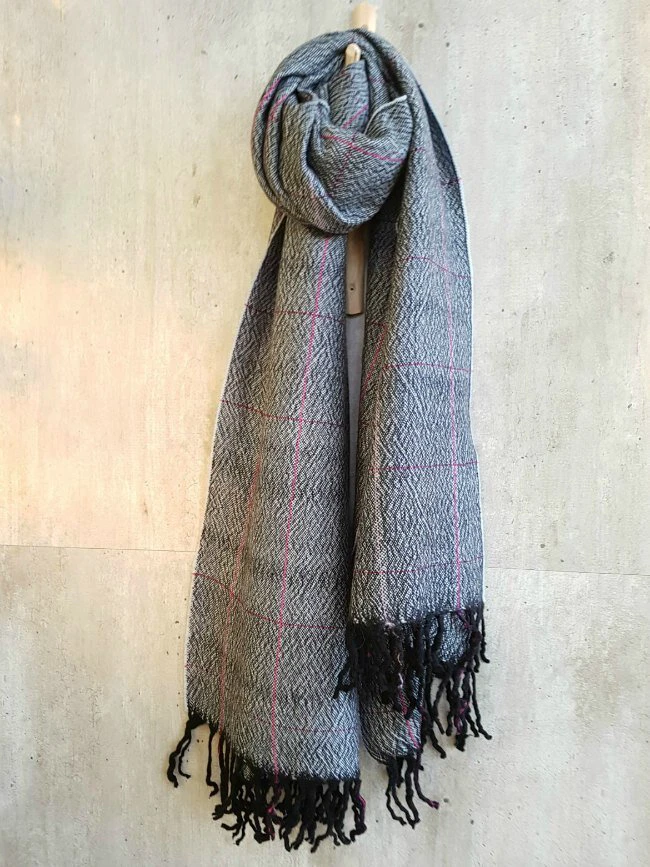 BE_Engstad-Charlotte_Weberin_Kunsthandwerk_ASMA_Schal.jpg