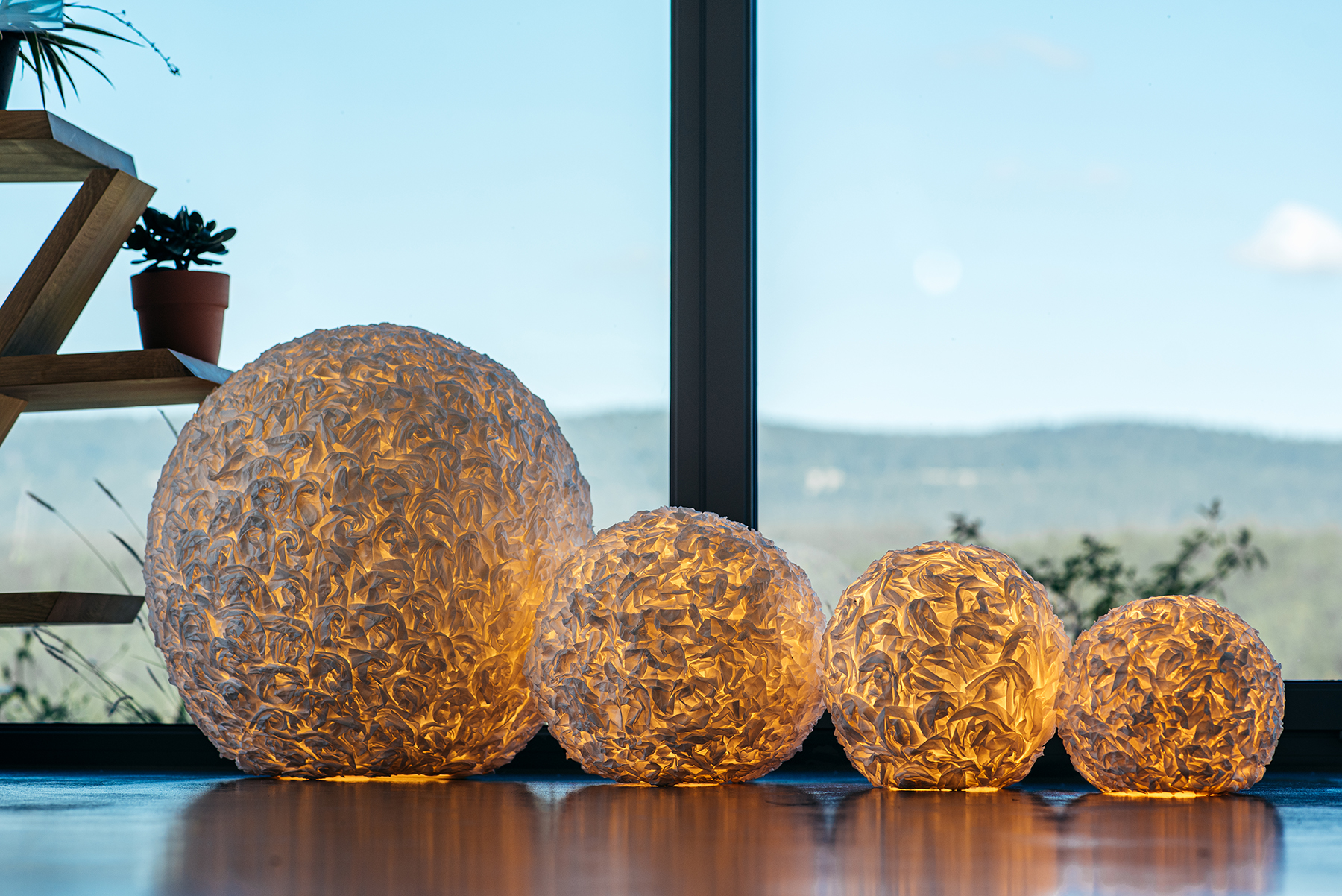 VD_ginette-magnenat-creatrice-objet-papier-lampes.jpg