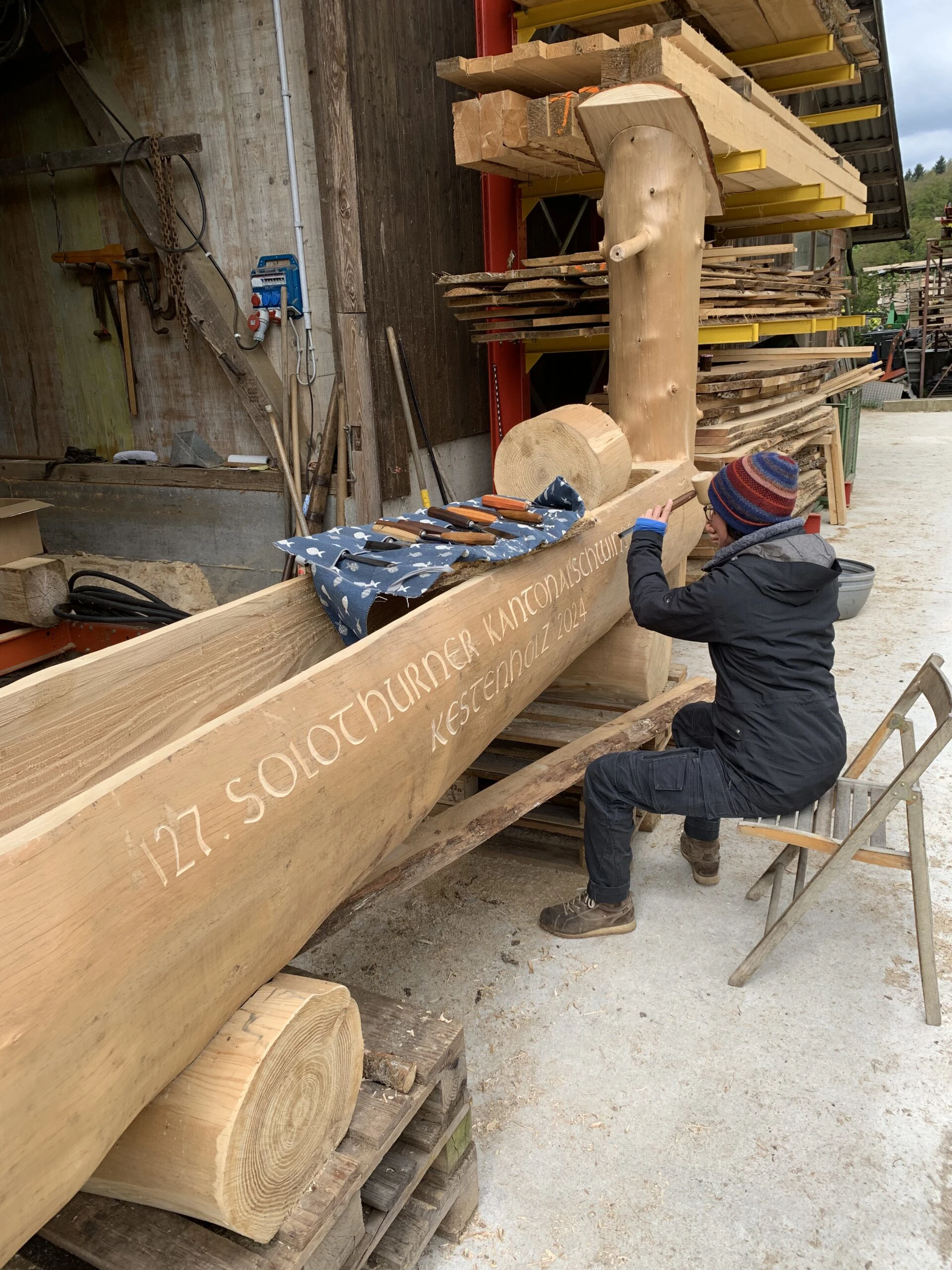 SO-fabienne-schuermann-sculptrice-bois-en-cours.jpg